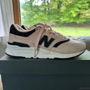 New Balance997H new in box. Pink